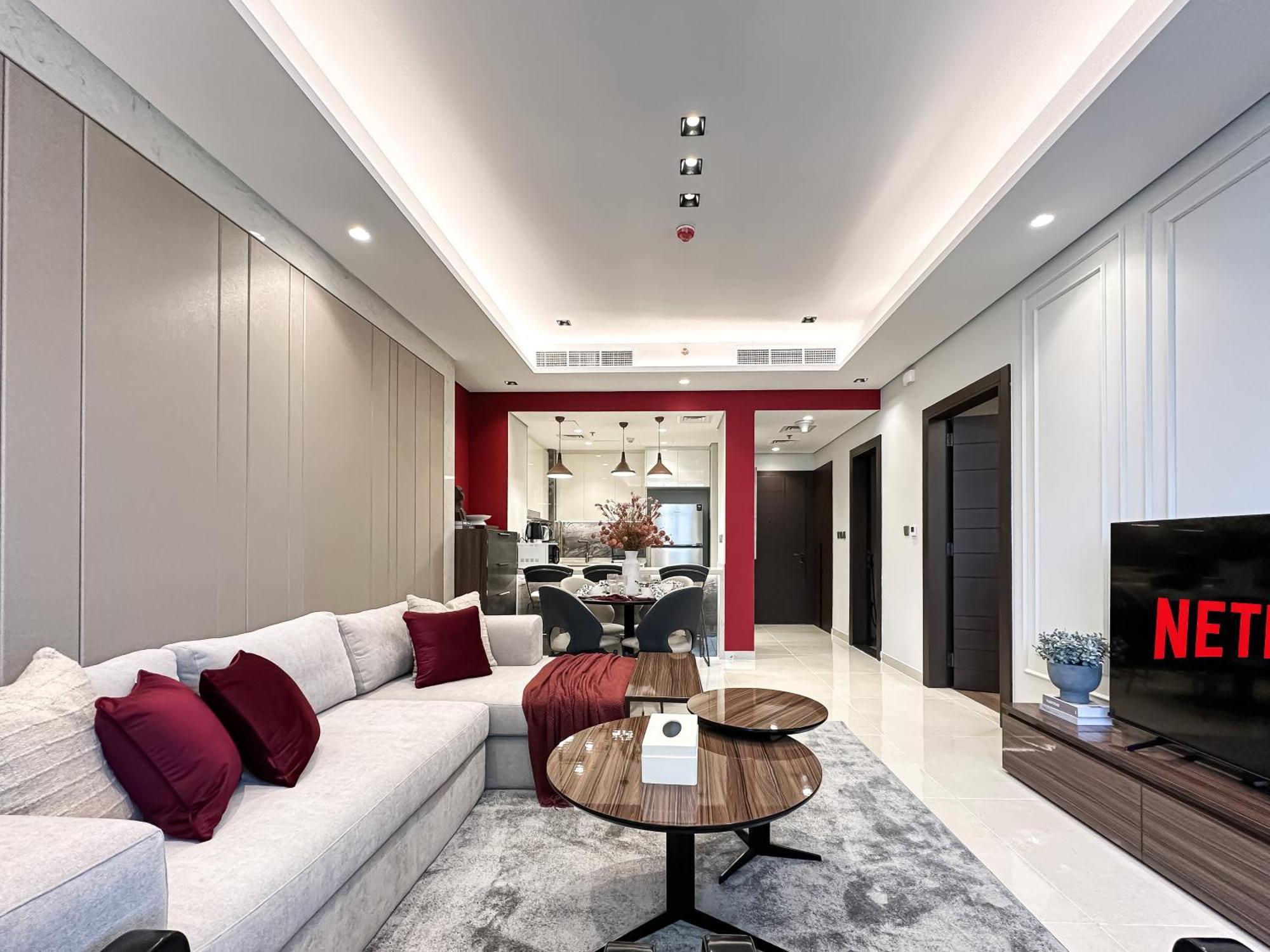 Trophy-sophisticated Living In Richness *