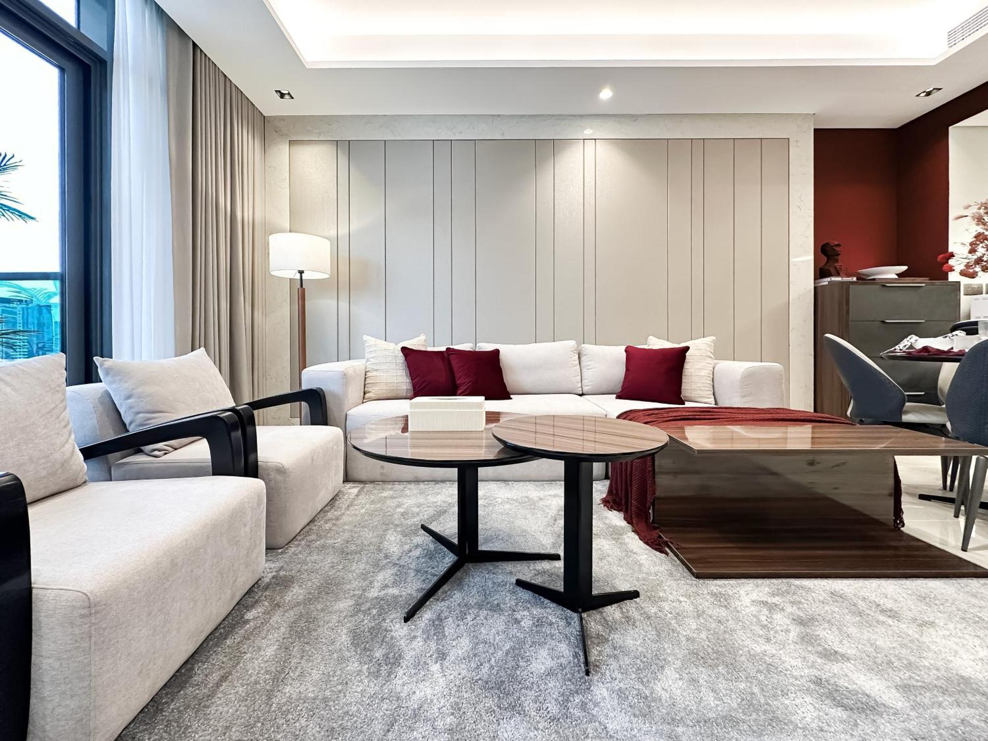 Trophy-sophisticated Living In Richness