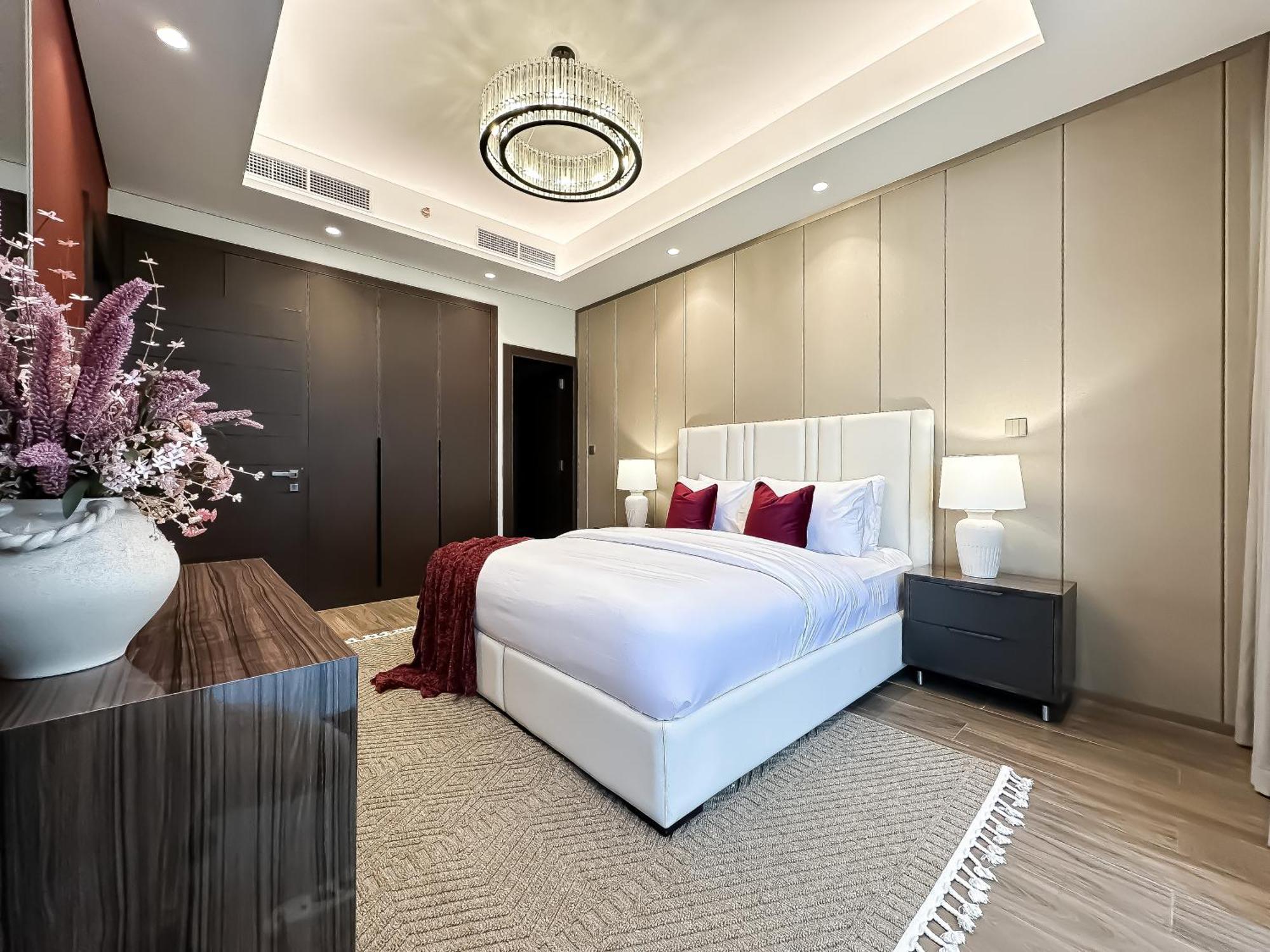 Trophy-sophisticated Living In Richness Apartment *